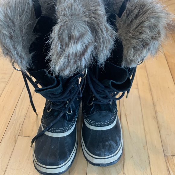 Sorel boots - Picture 3 of 4